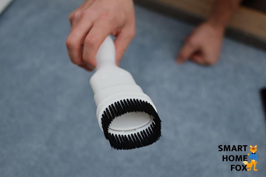 The dust brush with bristles